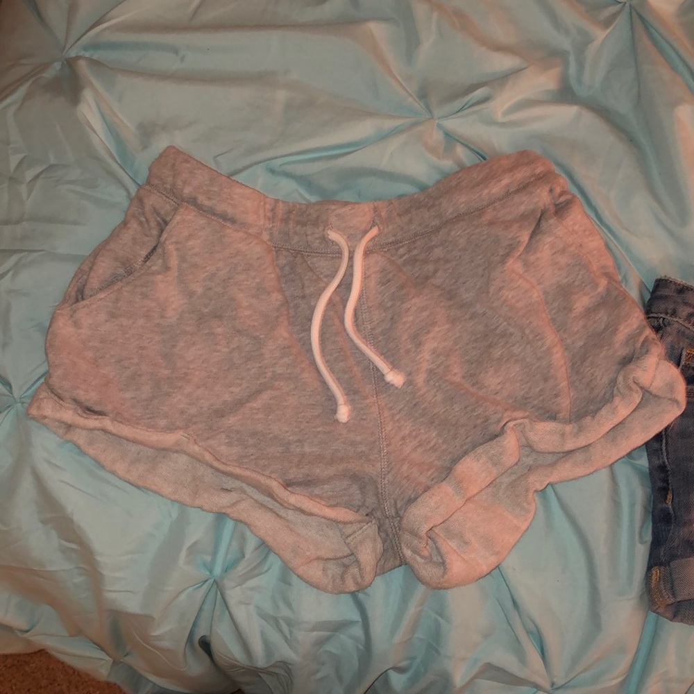 h&m grey shorts